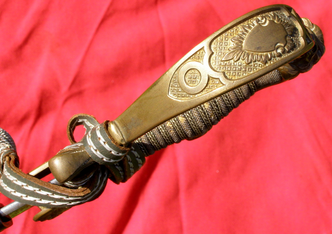 10384-21 Infanterie Offizierssäbel, Löwenkopfgriff, gekreuzte Säbel