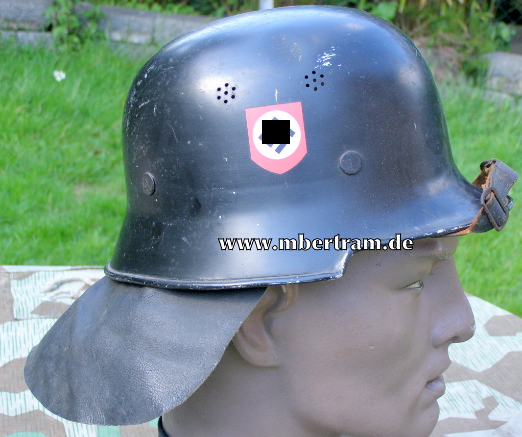 Original Feuerlöschpolizei Stahlhelm, erneuerte Abzeichen