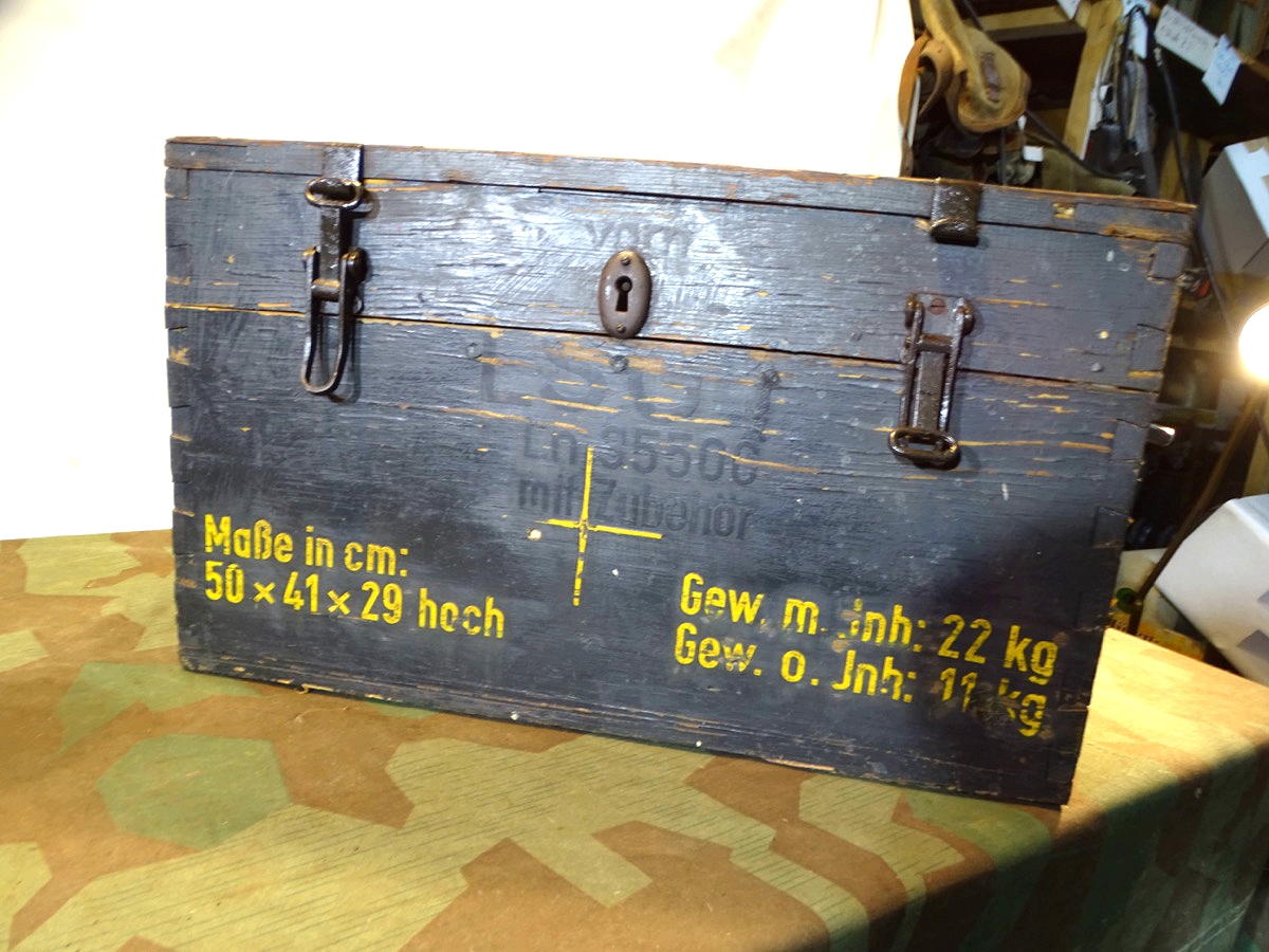 Luftwaffen Transportkiste für elektronisches Gerät, auflackiert : " LSG 1"  "LN 3635506 mit Zubehör"