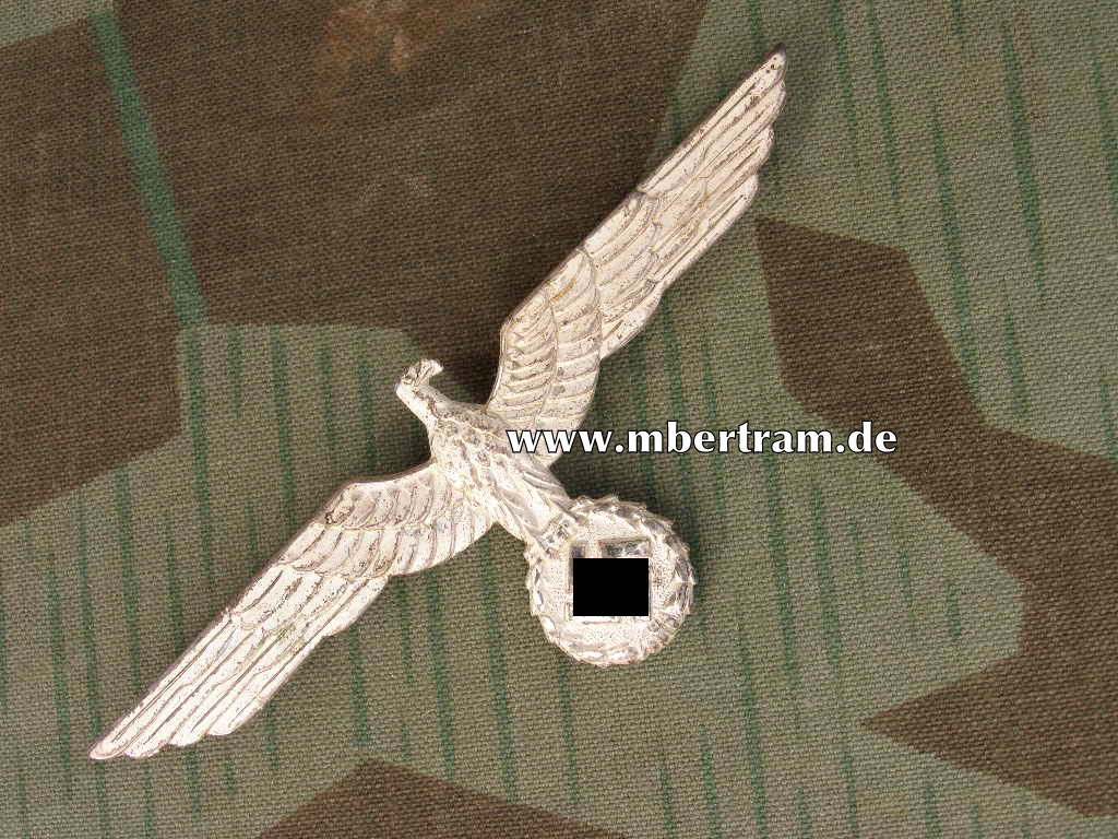 Wehrmacht: Metallbrustadler für Offiziere "frostig" versilbert