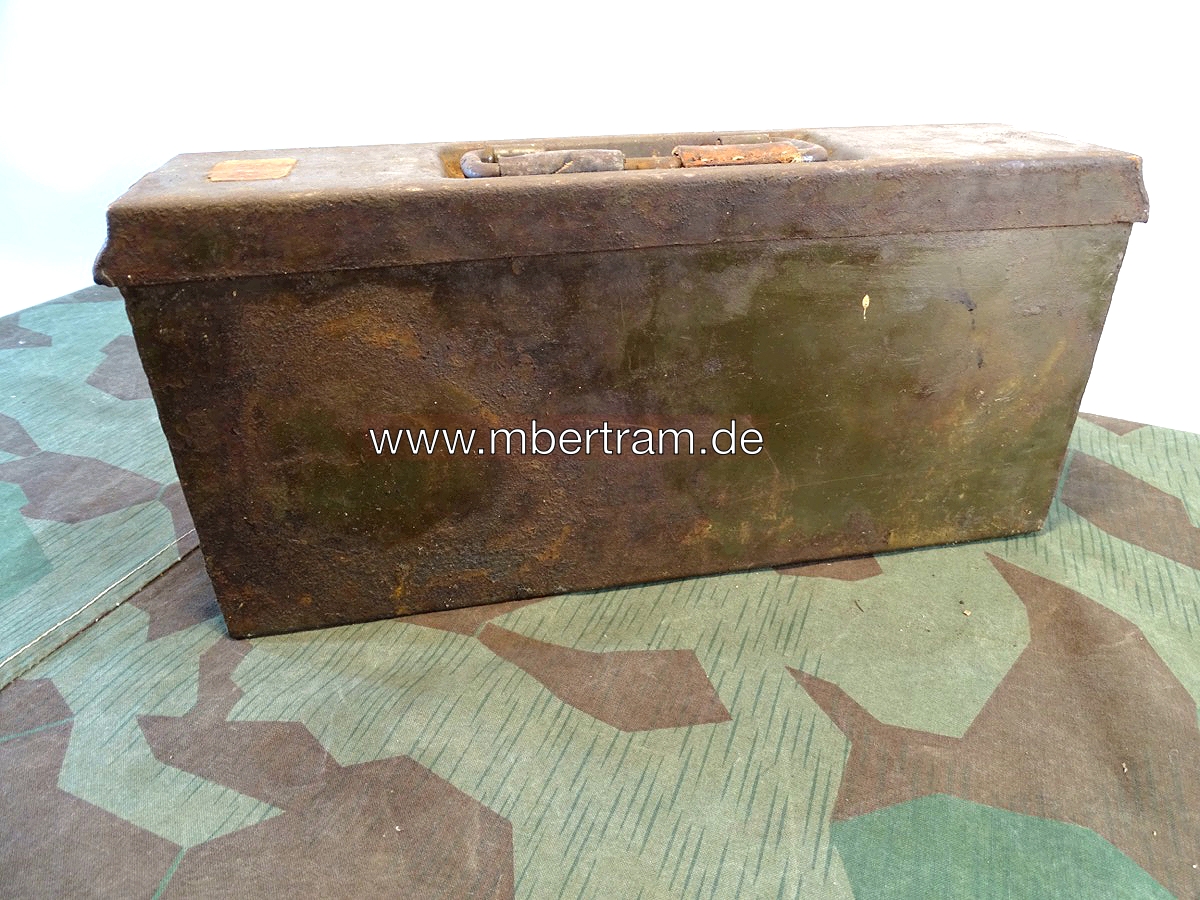 MG 34/42 Patronenkasten 41,  Hst.: "ada 1944"  gestempelt. Feldgrau