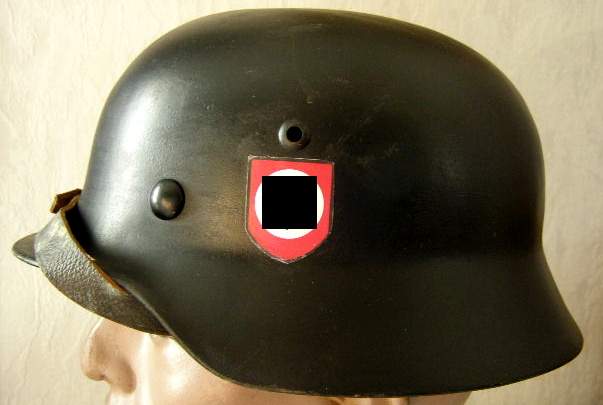 Schwarzer SS Stahlhelm, M 35, orginal Ring, neuer Lack