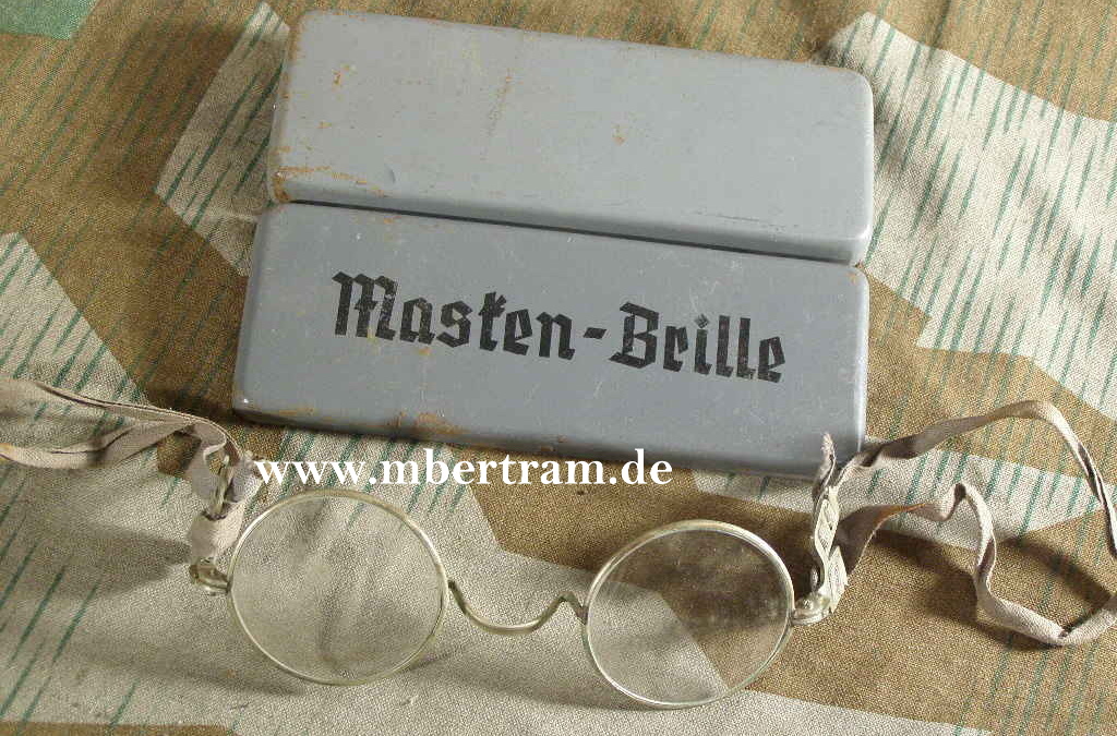 Wehrmacht Maskenbrille , Blechdose, Trägerdatenblatt