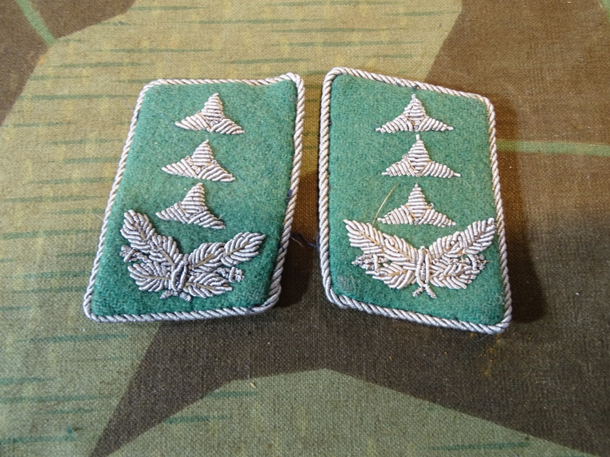 Satz Kragenspiegel Hauptmann Luftwaffen Verwaltung / Beamter