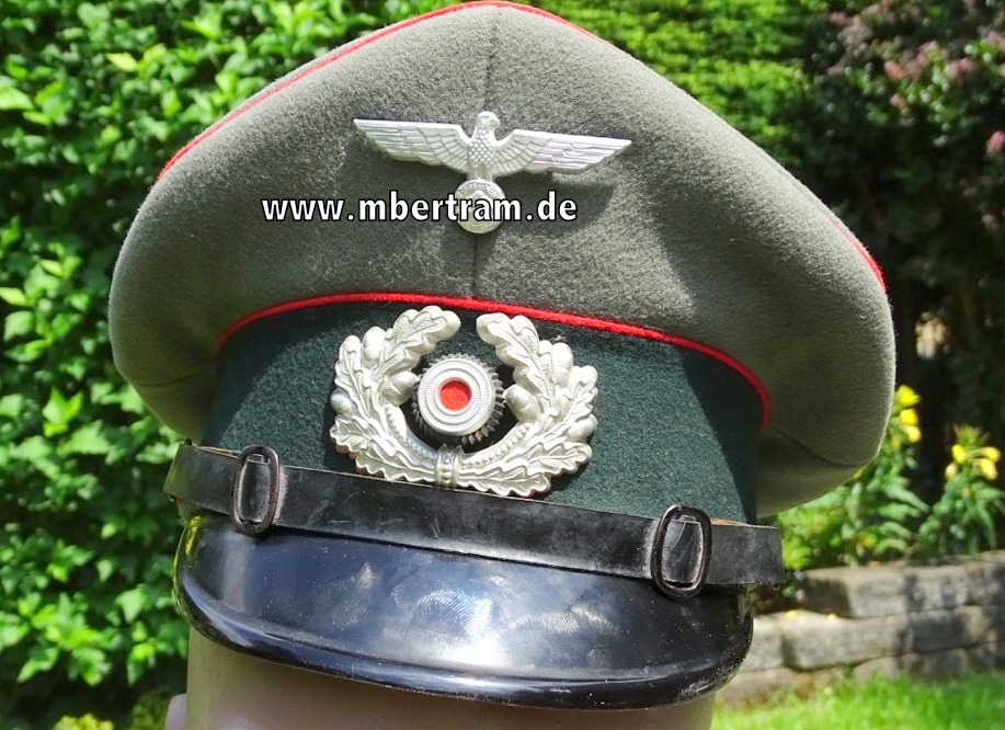 Wehrmacht Mannschafts Schirmmütze Artillerie, Hst.: Hermann Mutz Singen Ems