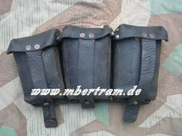 K98 3er Munitionstasche m. spätem Codestempel: kvz 1943