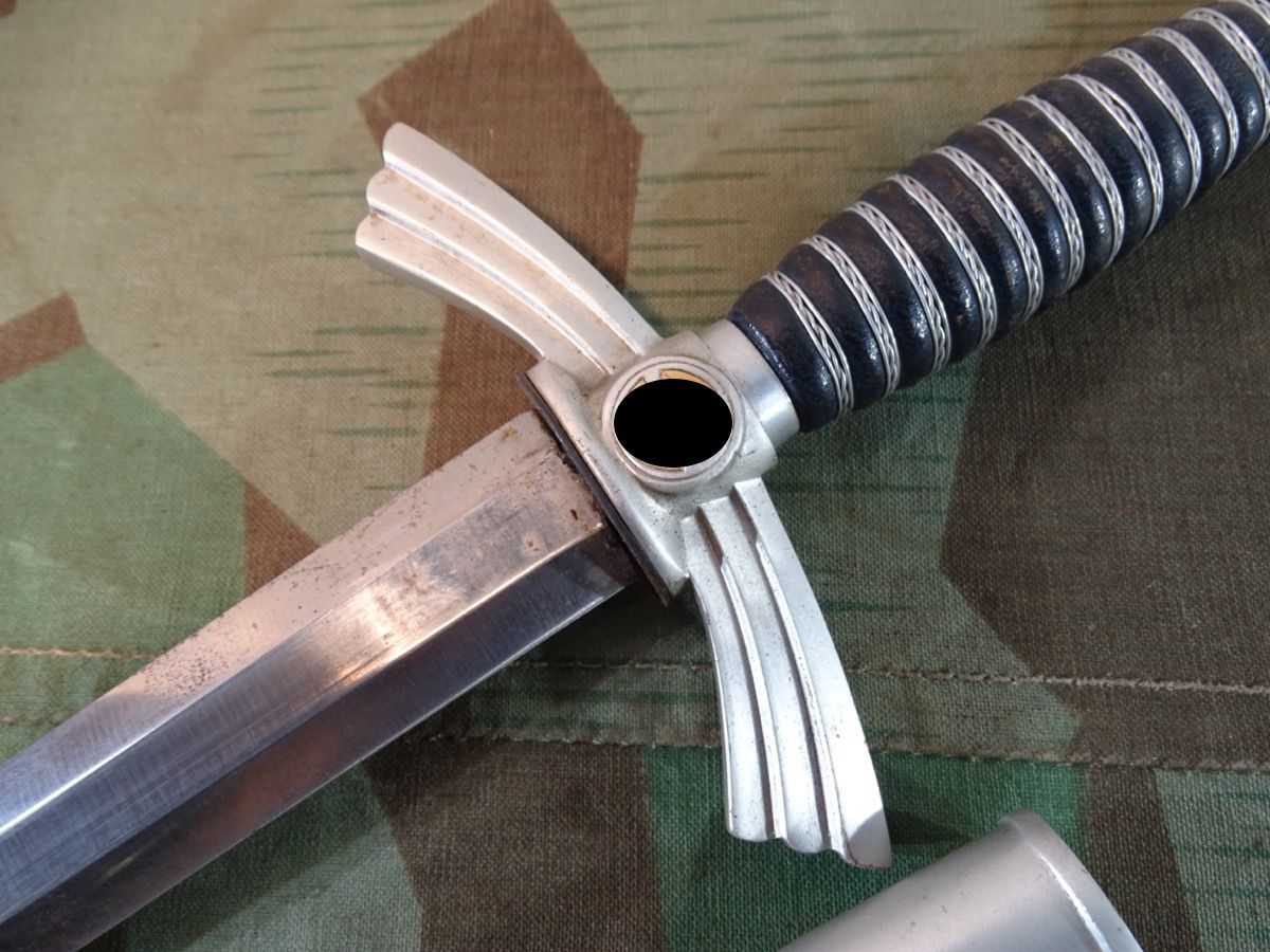 Luftwaffe Offiziersdolch 1. Modell, sogenannter "Borddolch". Alu Beschläge, Eickhorn. Luftwaffe Offiziersdolch 1. Modell, sogenannter "Borddolch". Alu Beschläge, Eickhorn.