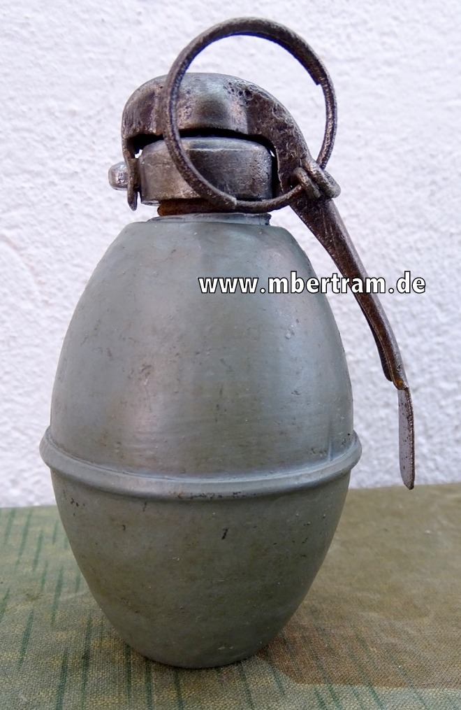 Französische Deko Gas Handgranate 1. Weltkrieg mit  Zünder  M 1916 B.