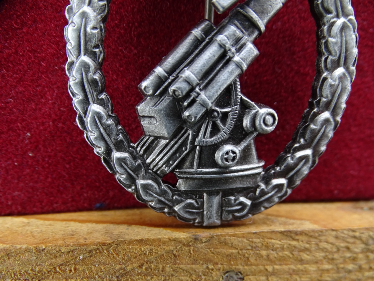 Kampfabzeichen der Flakartillerie der Luftwaffe / Flakkampfabzeichen, Feinzink, späte Fertigung um 1945