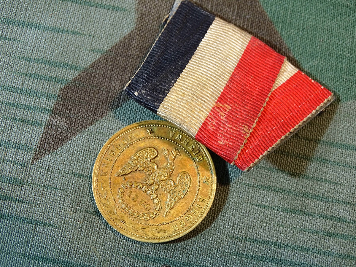 Tragbare Buntmetall Medaille: Krieger Verein Siegen 1870 an Bandspange