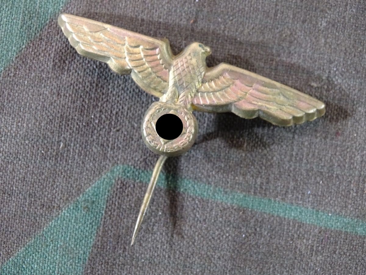 Mützenadler für Tellermützen der Kriegsmarine, Buntmetall, vergoldet
