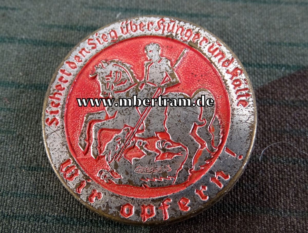 "SICHERT DEN SIEG ÜBER HUNGER UND KÄLTE- WIR OPFERN". März 1934.