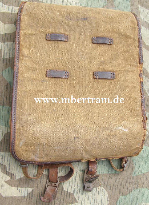 Tornister der SA, mittelbraun / Dunkelgelb. SA Stempel