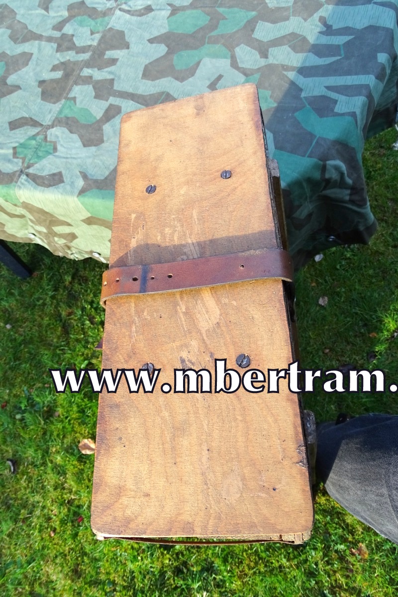 14699-4 Wehrmacht, späte Packkiste für 3 Stck 8,8cm Flak 18 Granaten, 1944/45, ca. 14 Kg ,mit einer Hülse