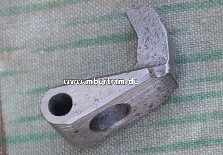 Ein Auswerfer für das  20 mm Luftwaffe Bord MG 151/20 der Wehrmacht.
