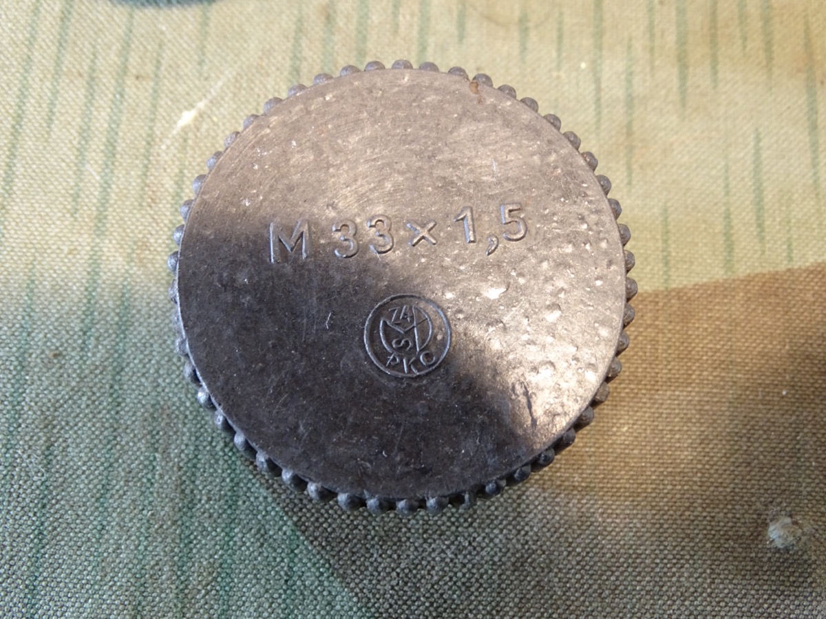 Bakelit Zünderersatzstück / Zünderersatzschraube M 33 x 1,5, Z 2, kleine Bakelit Fehlstellen