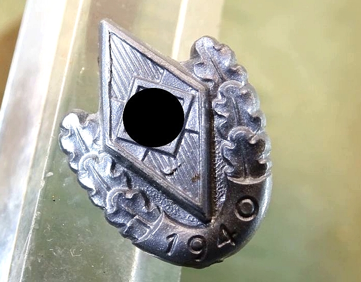 HJ Siegernadel Reichssportwettkampf 1940 aus Kunststoff. 