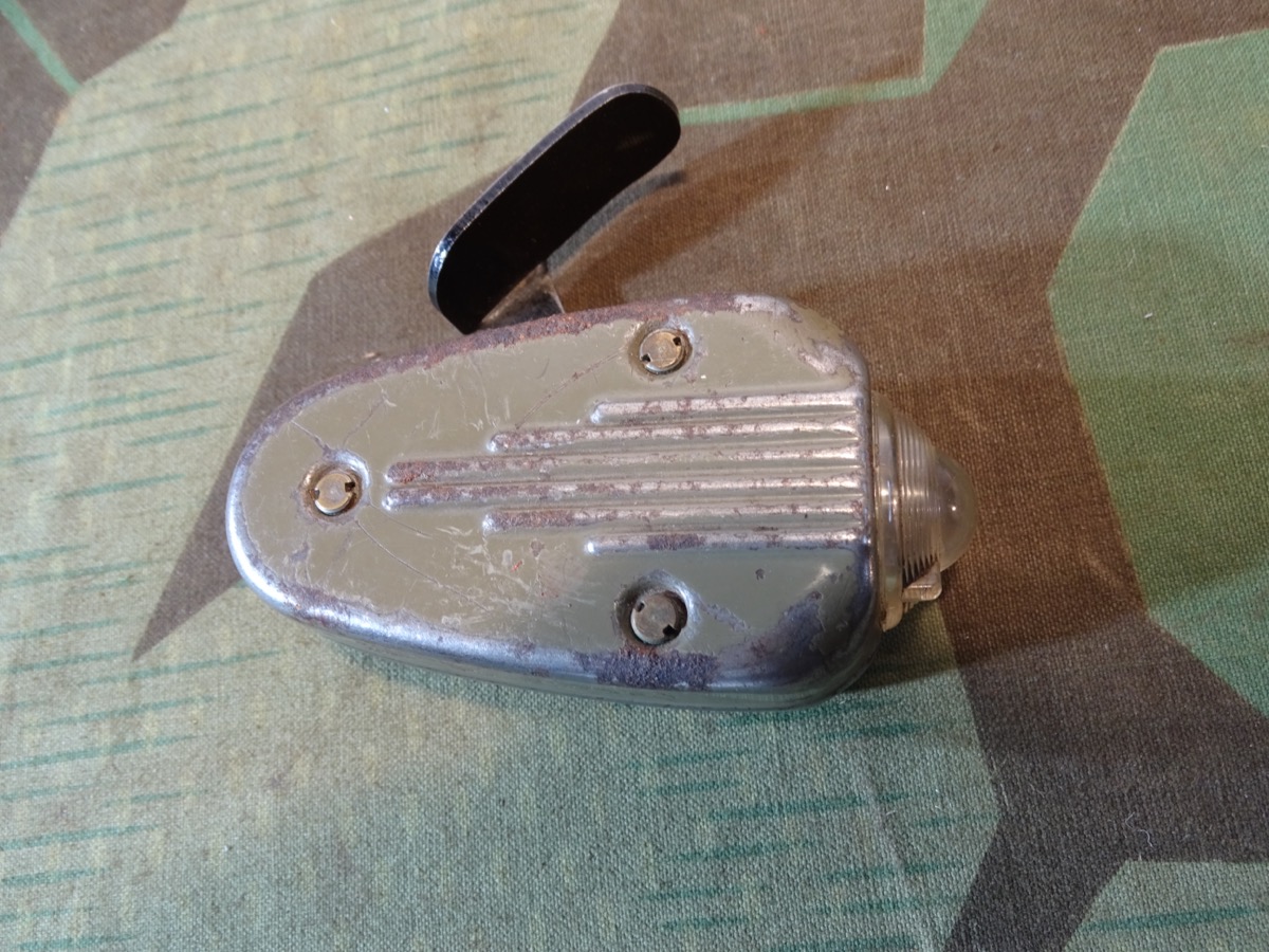 Wehrmachts Dynamo Taschenlampe, Marke Philips, feldgraue Militärlackierung. Typ 7424