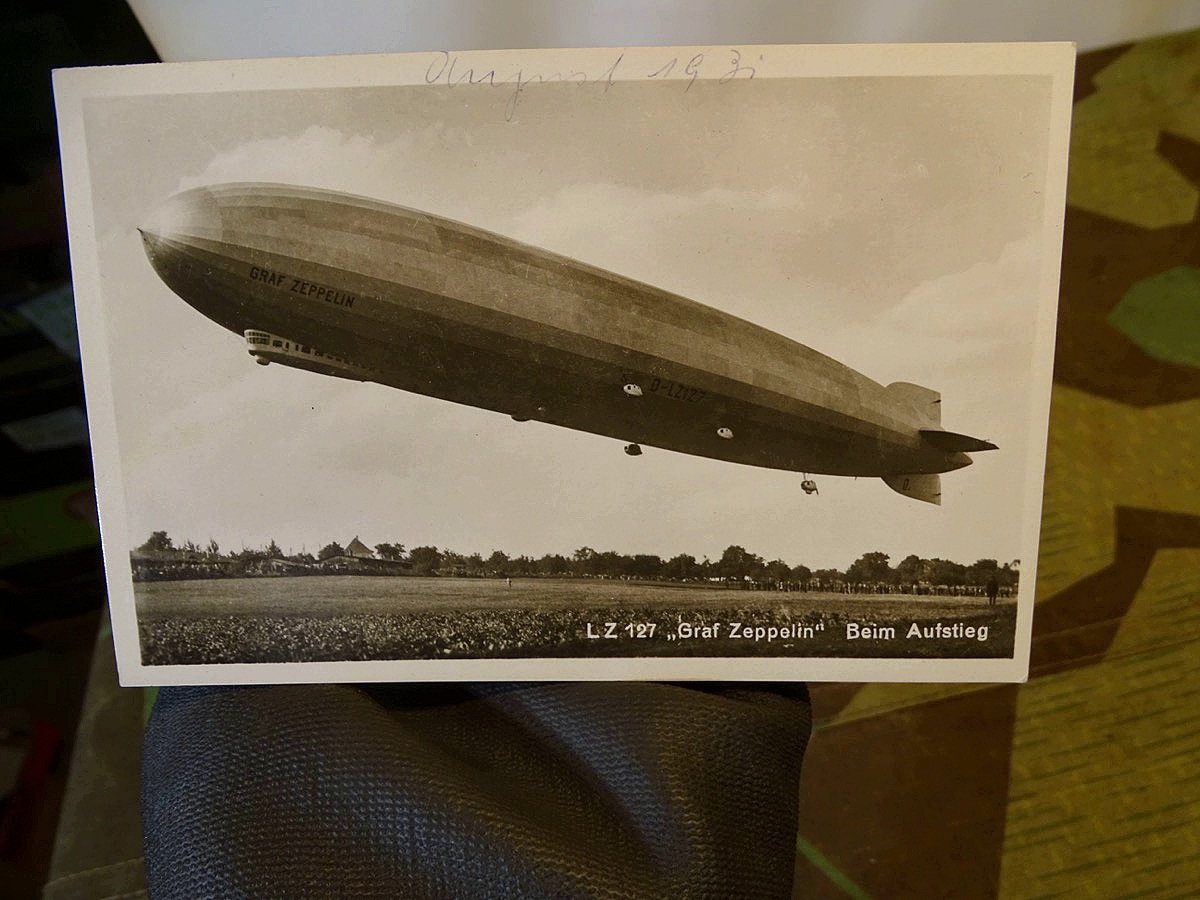 Postkarte Luftschiff " L.Z. 127 Graf Zeppelin beim Aufstieg" Gestempelt