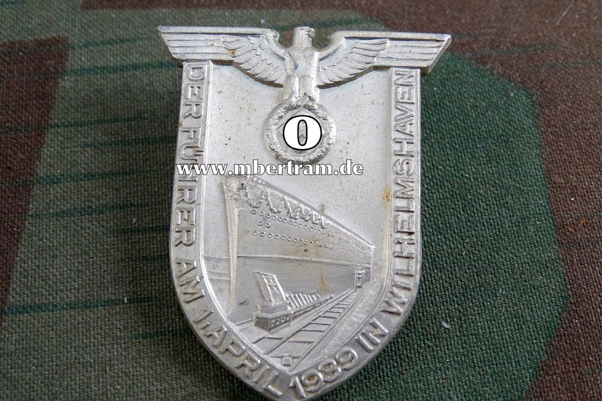 I. Reich - Der Führer am 1. April 1939 in Wilhelmshaven , Metallabzeichen,