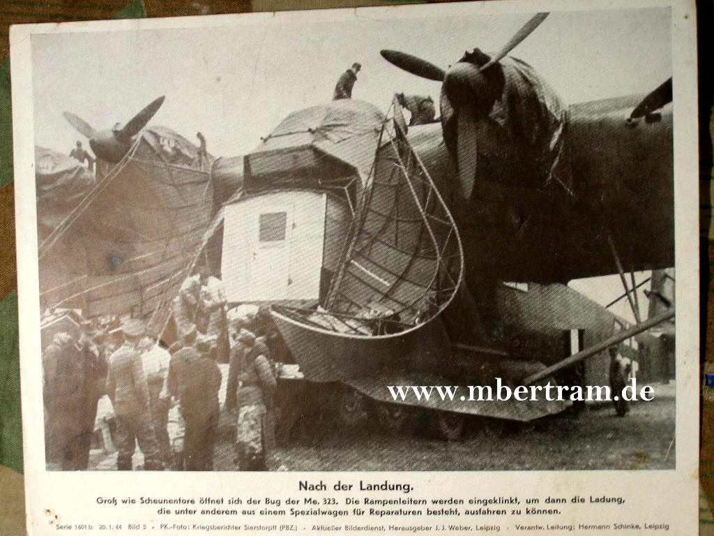Geöffneter Bug der ME 323, Ausladen Fahrzeuge 20.1.44