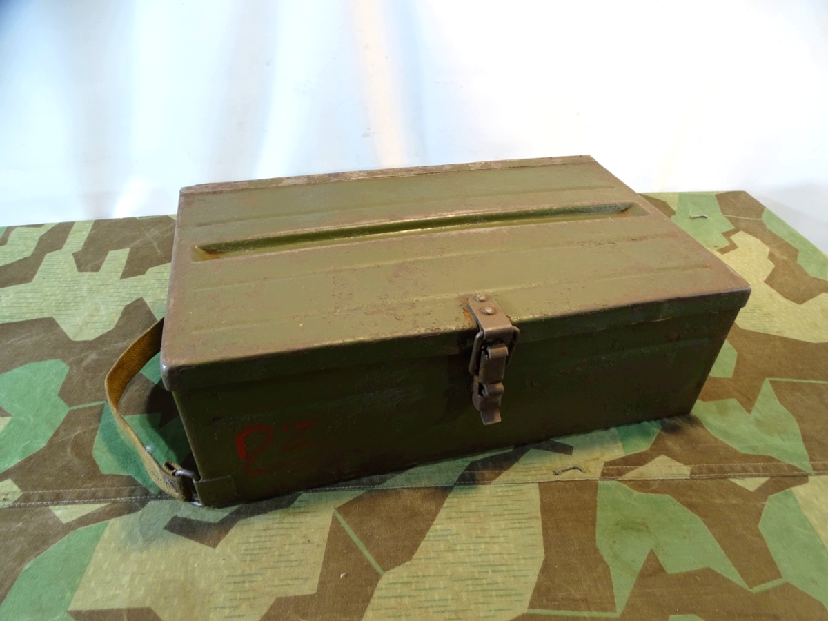 Britischer Magazinkasten für 12 Brenn MG Magazine 2. Weltkrieg. 