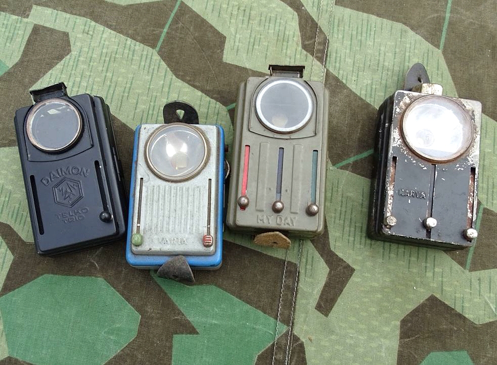 4 alte Dienst Taschenlampen, alle defekt. 