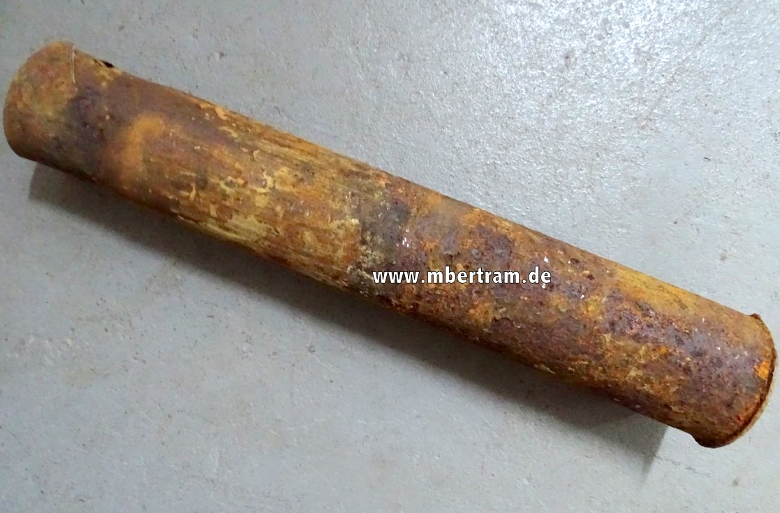 14699-13 Wehrmacht, späte Packkiste für 3 Stck 8,8cm Flak 18 Granaten, 1944/45, ca. 14 Kg ,mit einer Hülse
