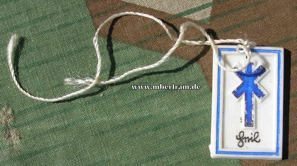 "Blaue Rune", DHJ Sammlung Juni 1940, Kunststoff, m. Band.