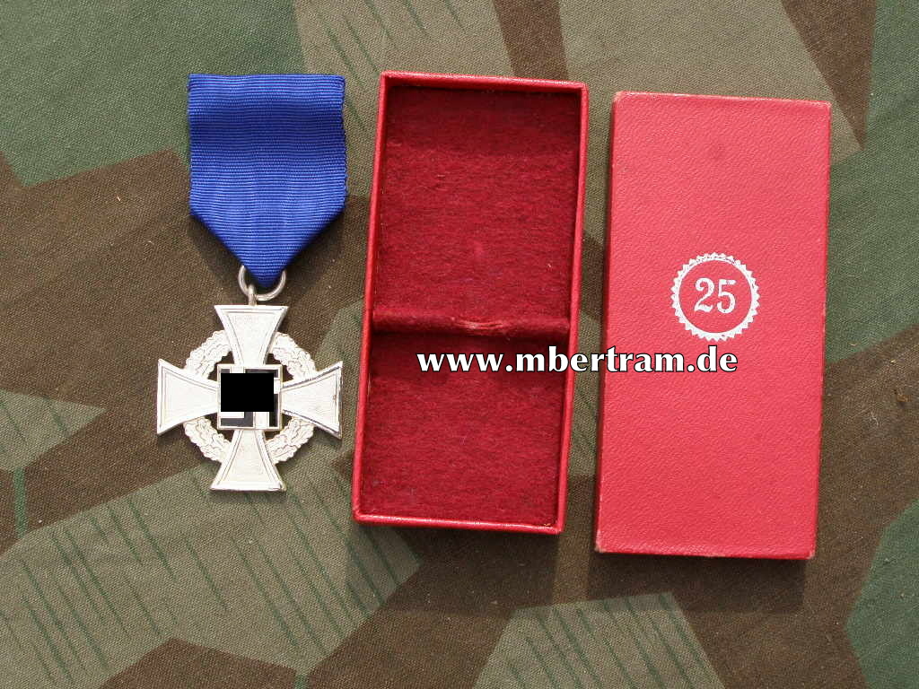 Treudienst-Ehrenzeichen im Verleihungsetui