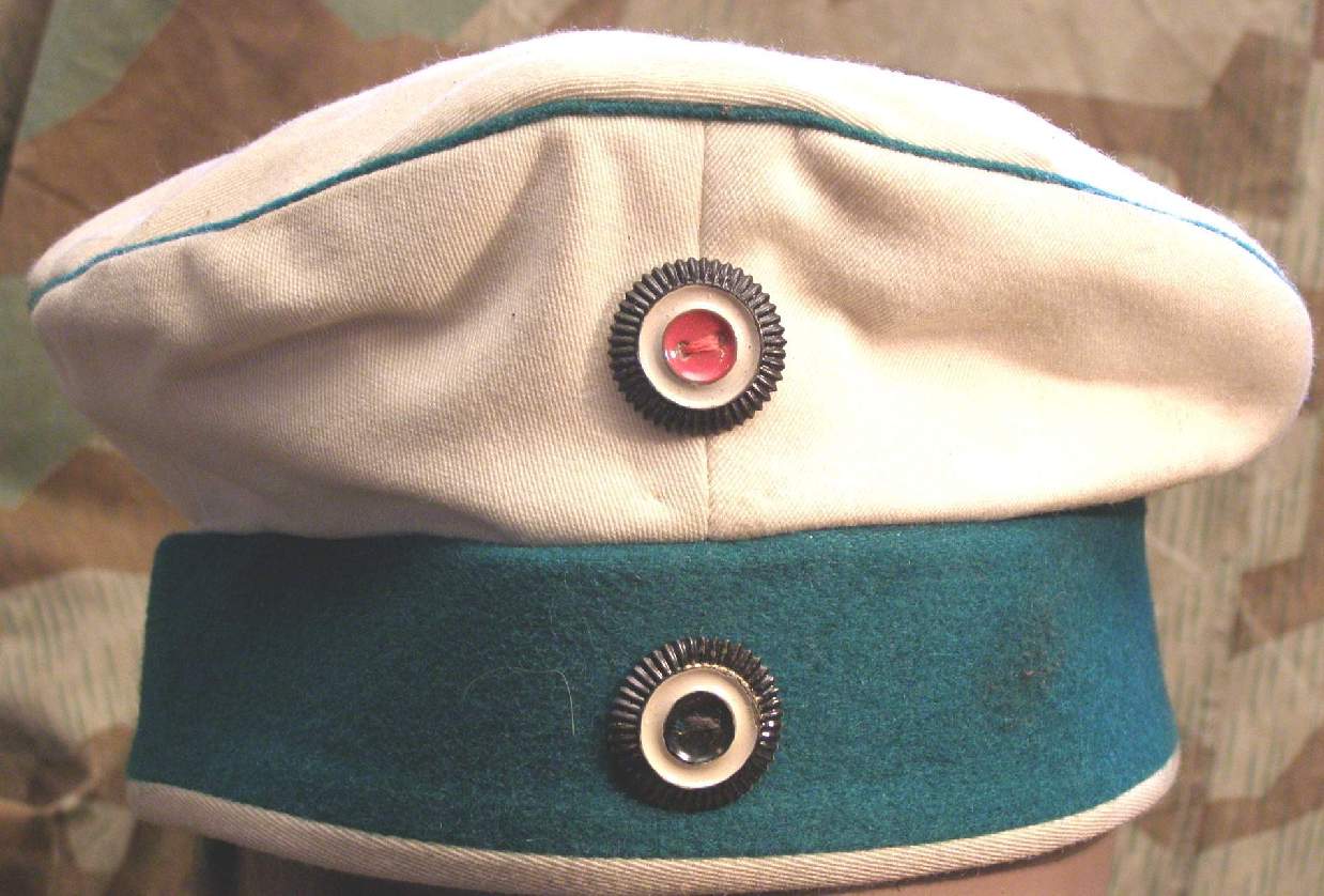 Replik: Kaiserliches Kürassiersschiffchen. Originalkokarden