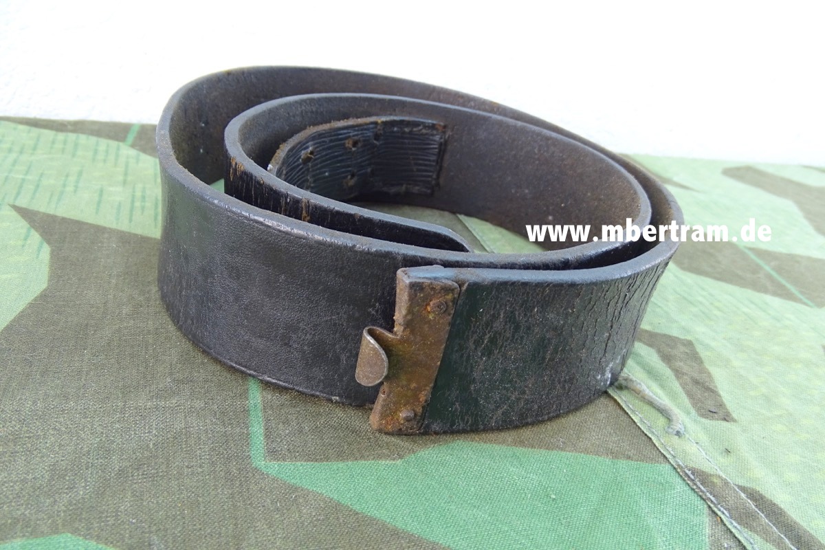 2. Weltkrieg, Koppelriemen für Parteiverbände, ( HJ/ SS...) schwarzes Leder ca. 89cm