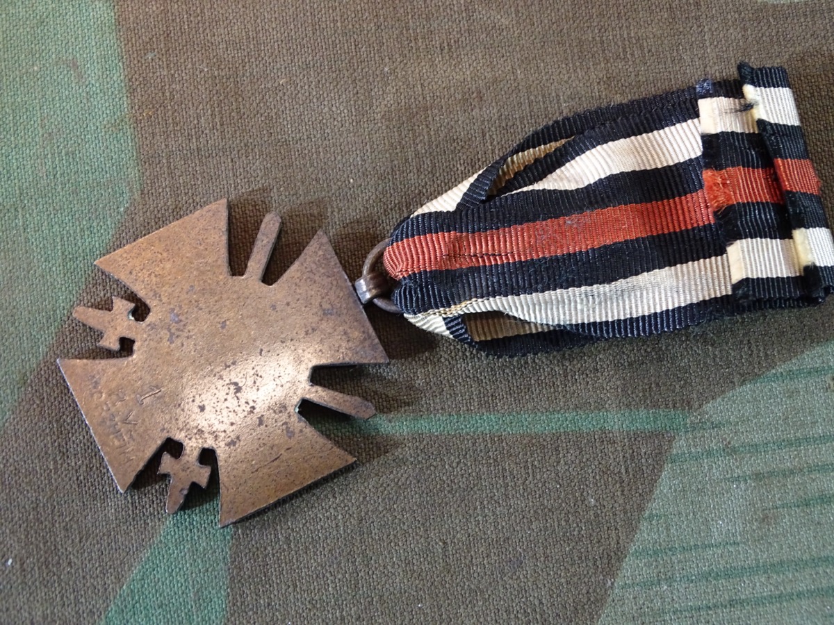 Ehrenkreuz für Frontkämpfer 1914/ 1918 mit Schwertern. 1 R.V. Pforzheim