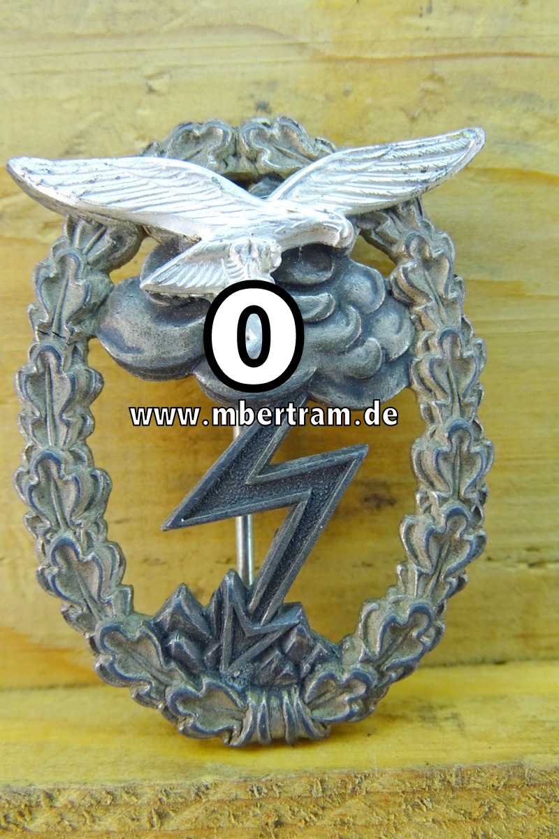 Erdkampfabzeichen der Luftwaffe, Feinzink, aufgelegter Adler