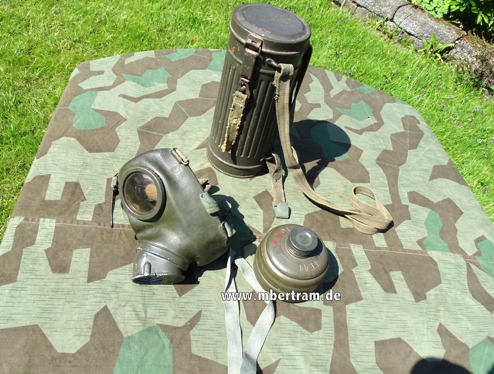 Gasmaske in Dose M38 Wehrmacht, Originallack, beide Riemen, 1940