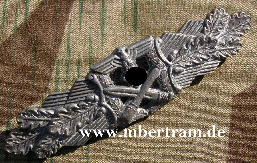 Nahkampfspange in silber, Hersteller "RS", Feinzink, Plttchen