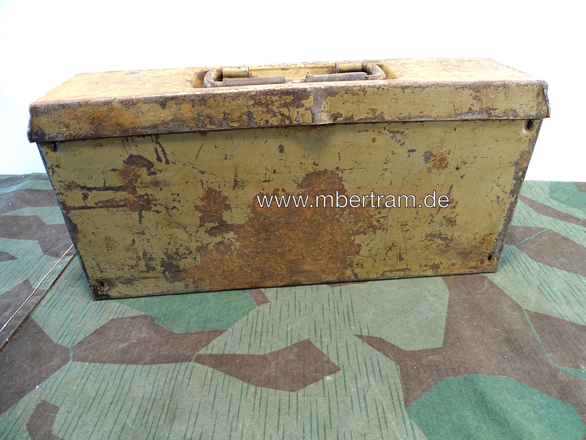 MG 34/42 Patronenkasten 41,  Hst.: "bzl, WaA C 23 "  gestempelt. Fa. Siemens Wien