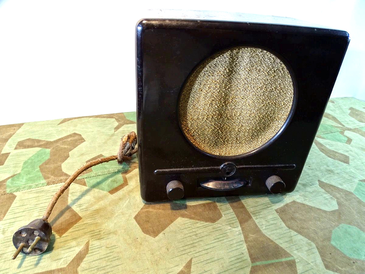 Volksempfänger " Göbbelsschnauze " Deutscher Kleinempfänger GW 110, Originalstoff und - Kabel