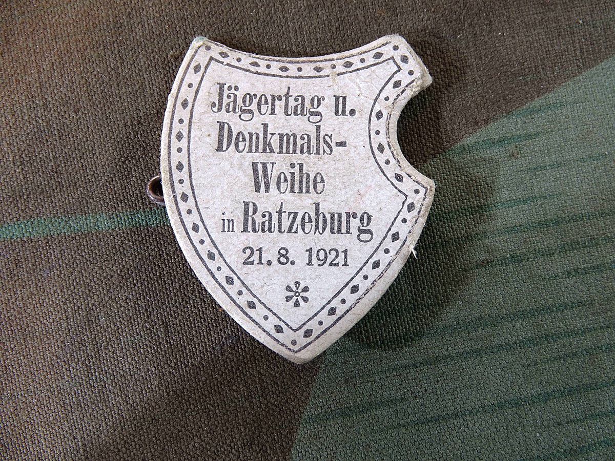 Treffabzeichen:  Jägertag und Denkmalsweihe in Ratzeburg 21.08.1921, Pappe mit Nadelverschluss
