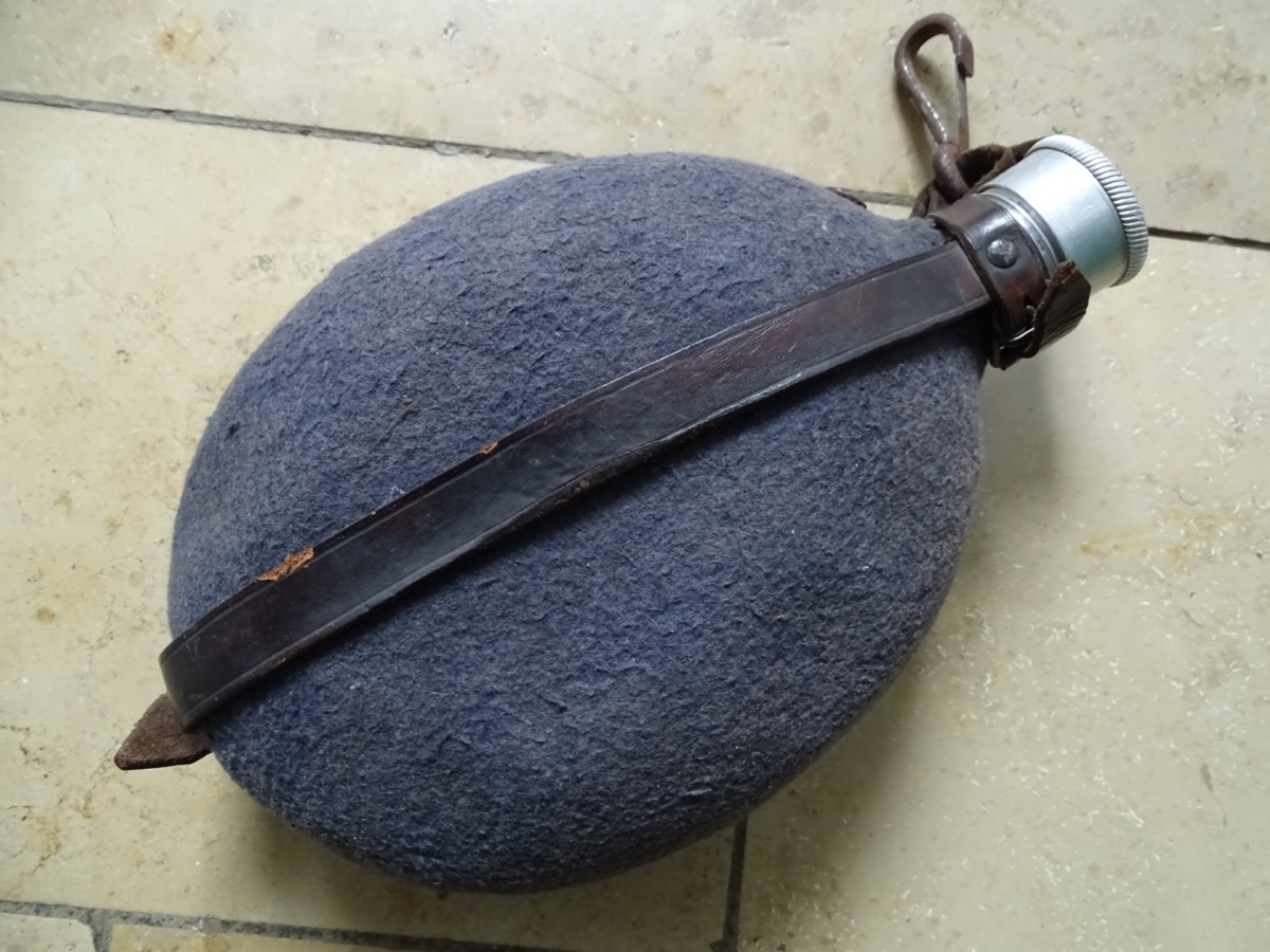 DLV Feldflasche mit blaugrauem Filzbezug, AWG 39,  selten