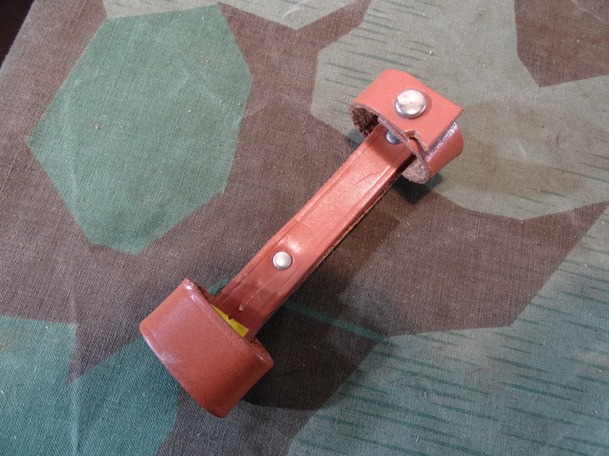 Koppelschuh/ Gürtel Halterung für HJ Messer / Fahrtenmesser/ Kampfmesser, braunes Leder