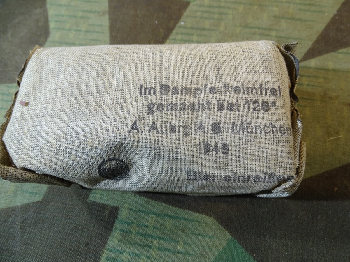 Großes Wehrmachts Verbandpäckchen, 1940, Hersteller A. Aubry AG München
