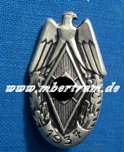 REICHSJUGENDWETTKAMPFABZEICHEN 1937 ALUMINIUM