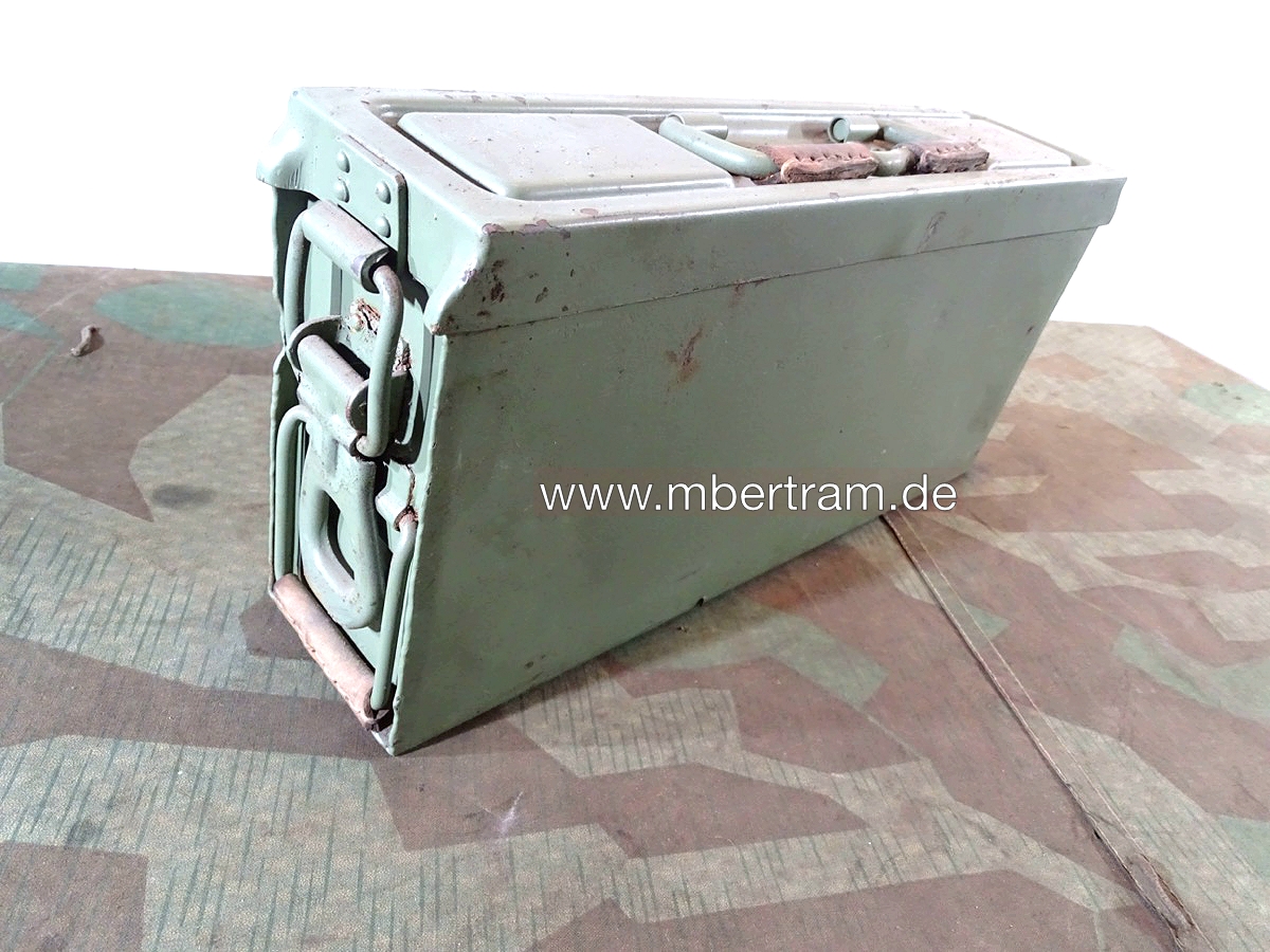 Wehrmacht Patronenkasten 41, mittelgrün überstrichen, ada 1943