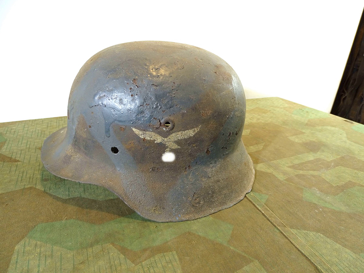 20631-1 Luftwaffen Helmglocke M 40, wohl ein Wasserfund mit Adler