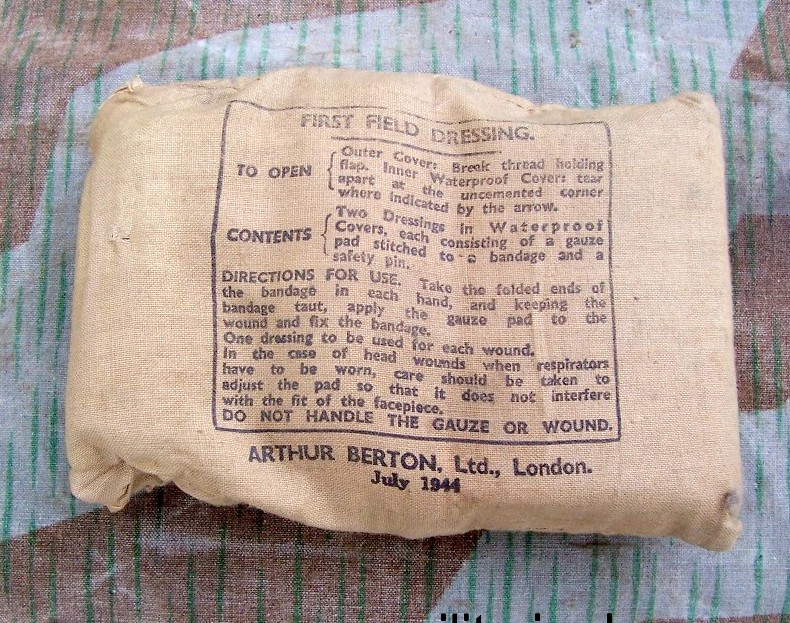 Britische Verbandzeugpackung 1944