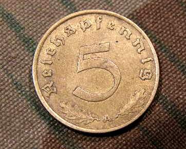 5 Pfennig Stück, kunstvole Originalmünze 2. Weltkrieg