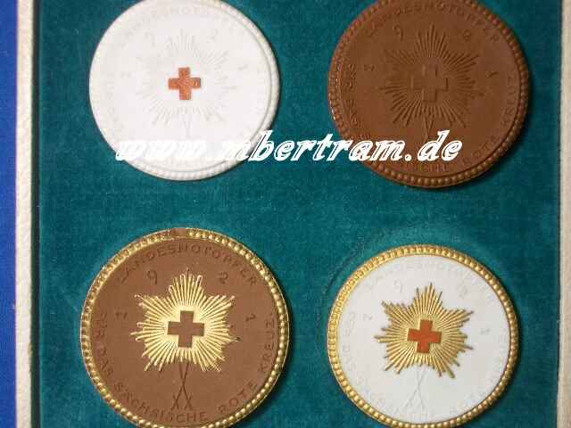 2359-3 4 Porzellan Medaillen, schs. Rotes Kreuz" 1921, Meissen