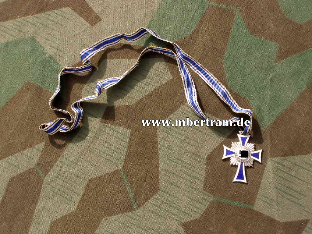 Mutterkreuz in silber mit Band