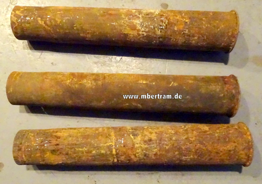 14698-14 Wehrmacht, späte Packkiste für 3 Stck 8,8cm Flak 18 Granaten, 1944/45, ca. 16 Kg, mit 3 Hülsen